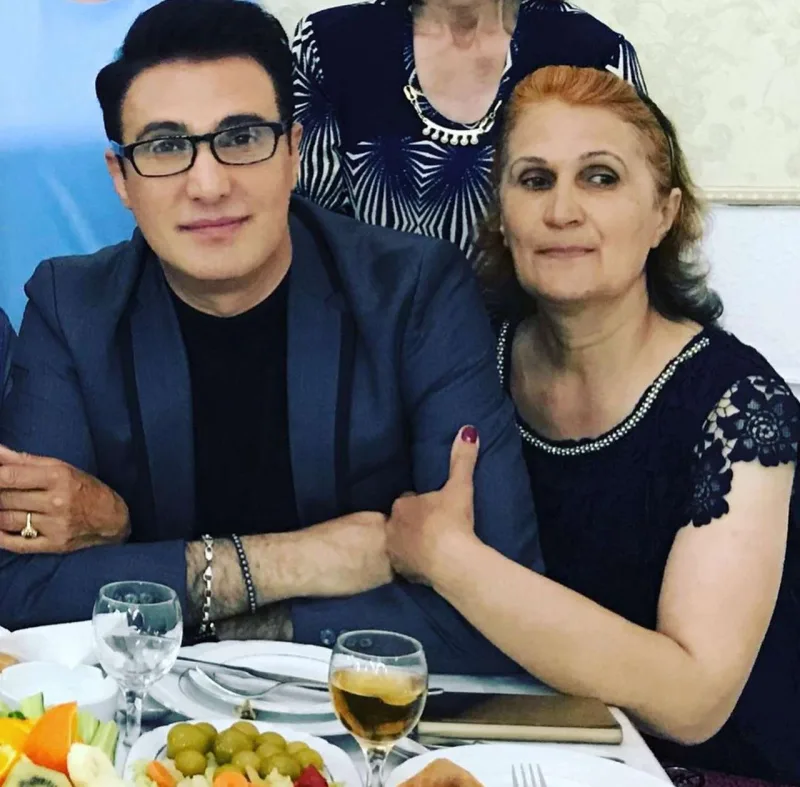 Vəfat edən bacısı ilə fotolarını paylaşdı