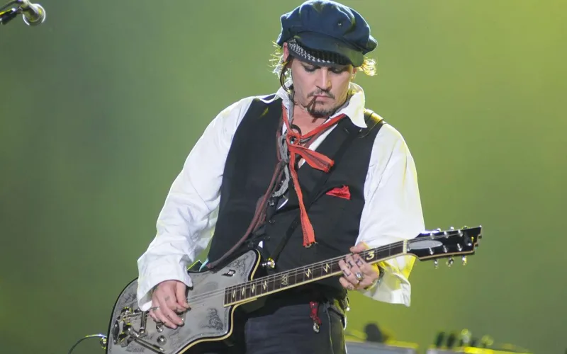 Konsertinə vəkillərini dəvət etdi