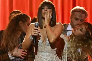 Ani Lorak Ukraynada “qara siyahı”ya salındı