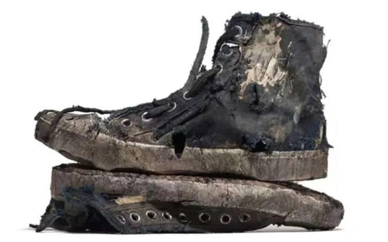 Balenciaga bu ayaqqabıları 1850 dollara satır