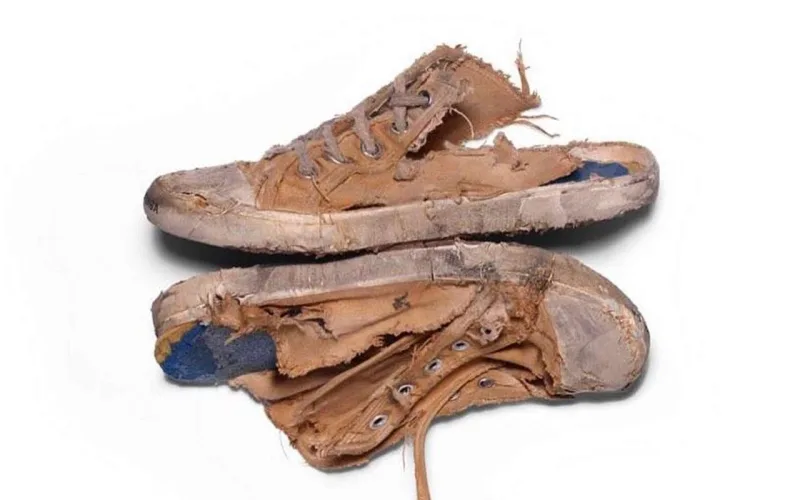 Balenciaga bu ayaqqabıları 1850 dollara satır