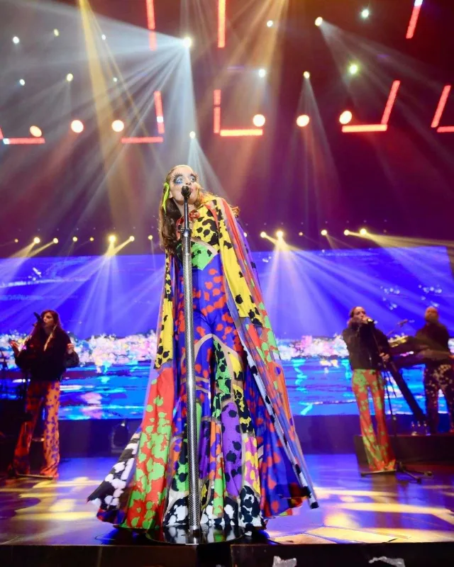 Nil səhnə tərzi ilə gündəmdə