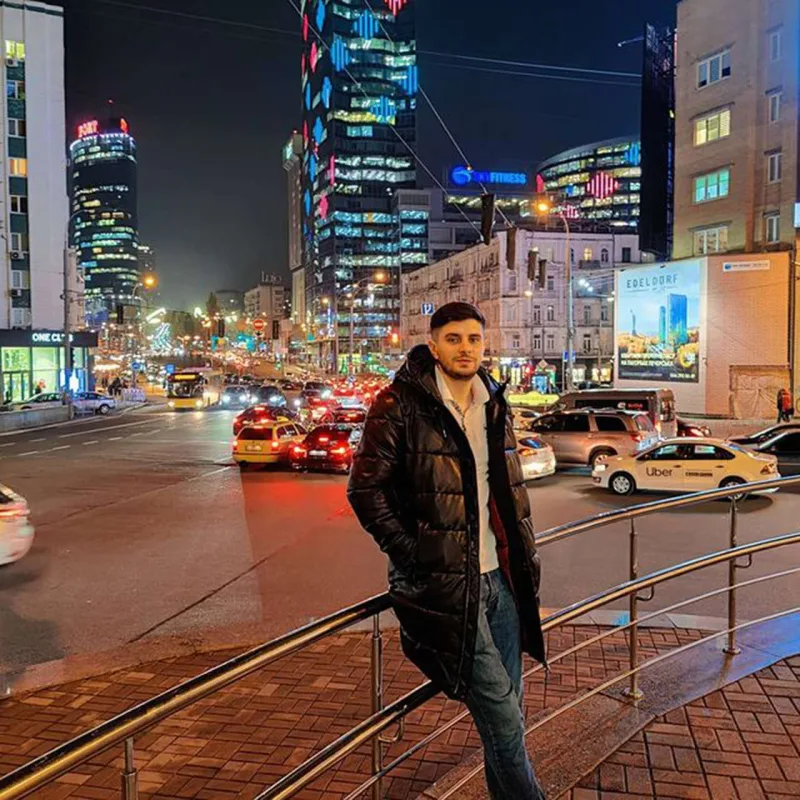 Futbolçu sevgilisi ilə nişanı oldu