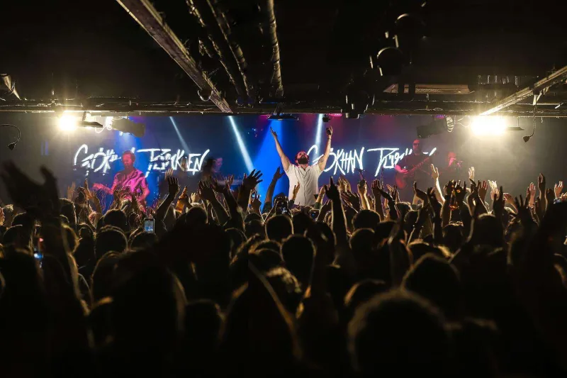 Onların Bakı konserti təxirə düşdü