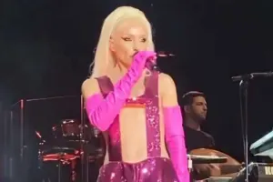 Gülşenin 5 minlik səhnə libası