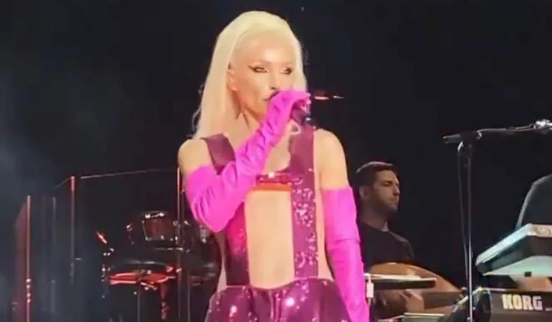 Gülşenin 5 minlik səhnə libası