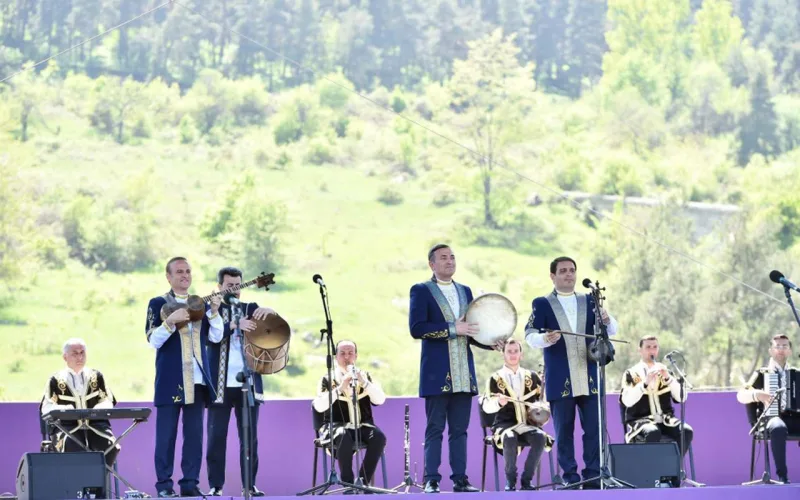 “Xarıbülbül” festivalı başa çatdı