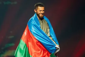 Nadir səhnəyə yeni imicdə çıxdı