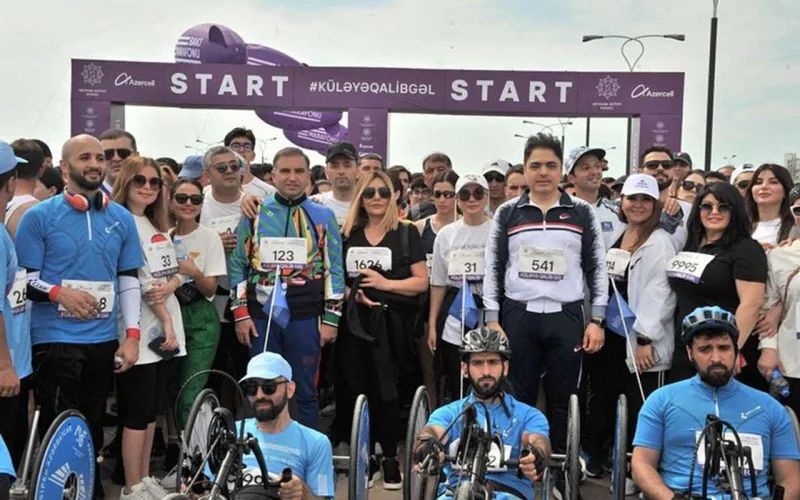 Məşhurlar marafonda - Video