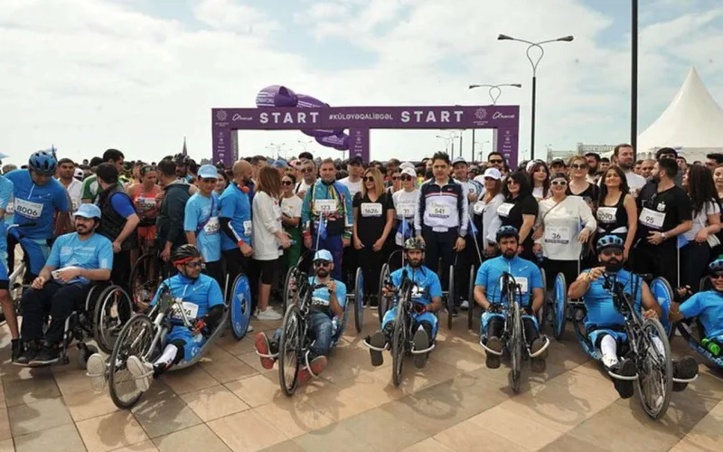 Məşhurlar marafonda - Video