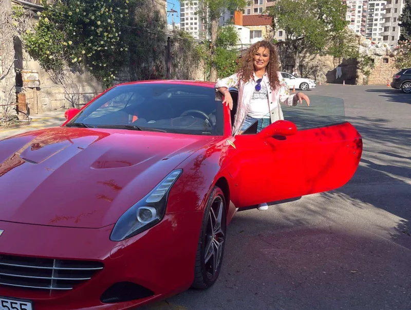 Azərbaycanlı sahibkar Denizə maşın hədiyyə etdi