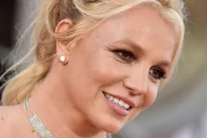 Dünya ulduzuna ağır itki