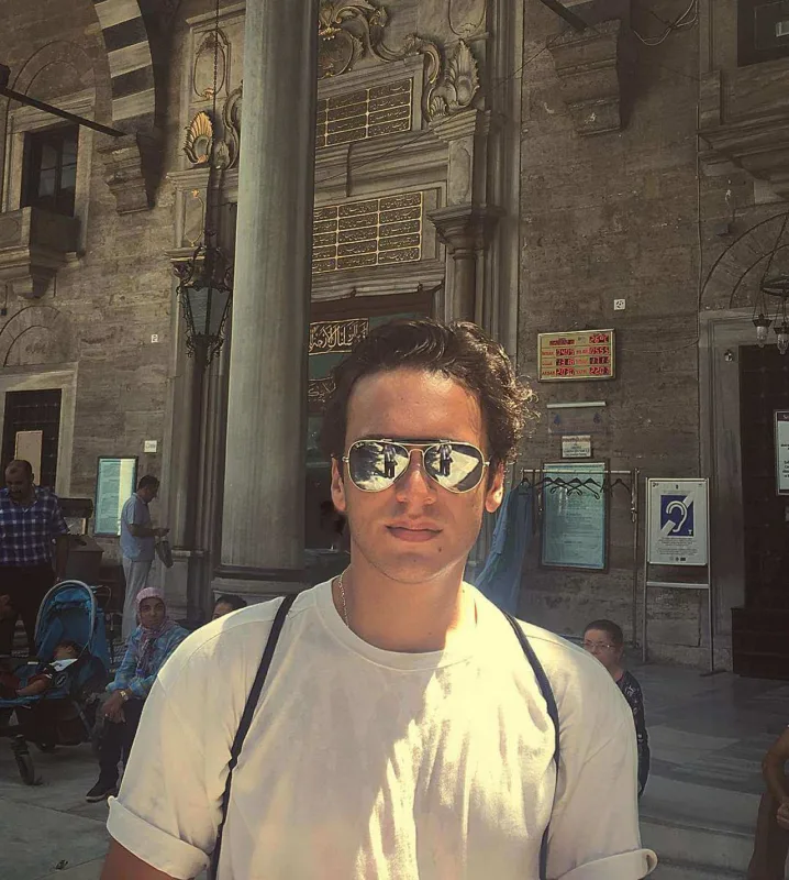 “Sevgilim olmur, bu, mənim lənətimdir”