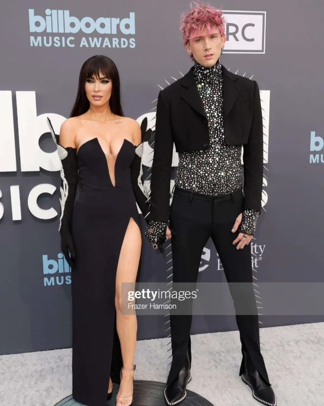 Dekolteli mükafat gecəsi