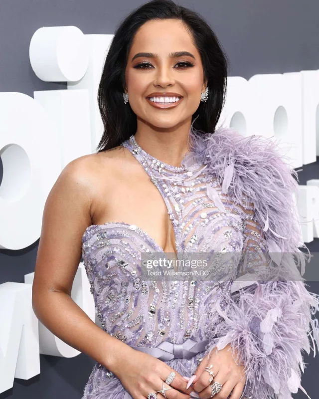 Dekolteli mükafat gecəsi