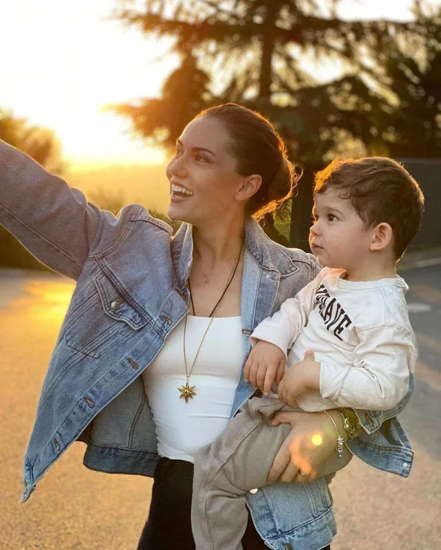 Fahriye oğlu ilə koronaya yoluxdu