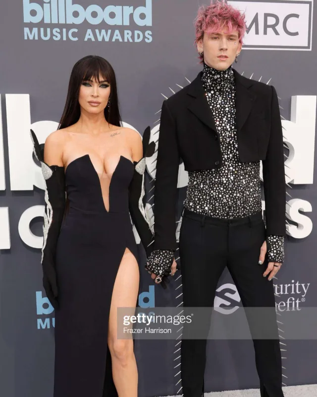 Dekolteli mükafat gecəsi