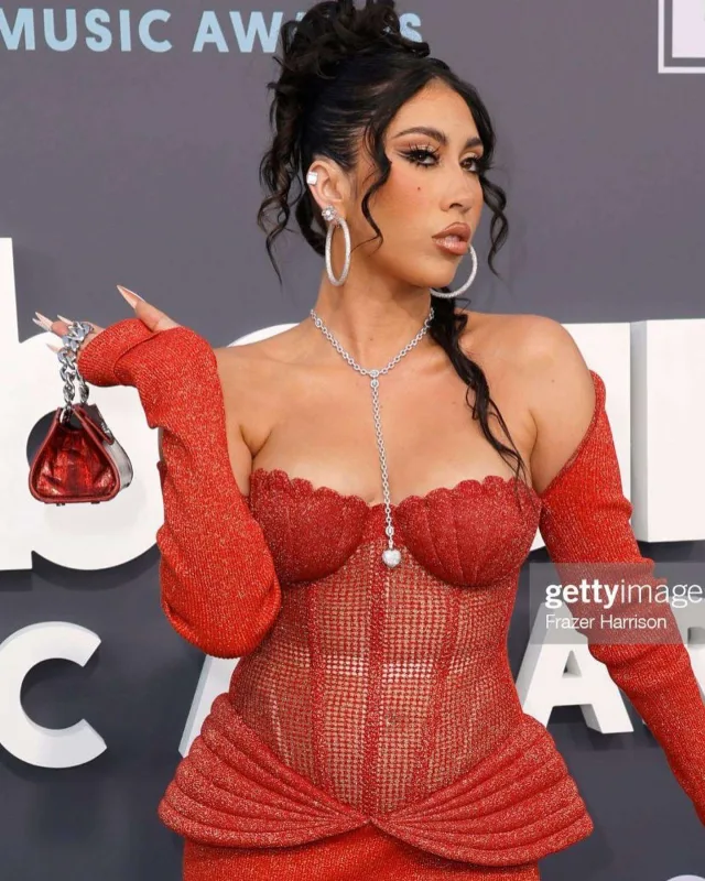 Dekolteli mükafat gecəsi