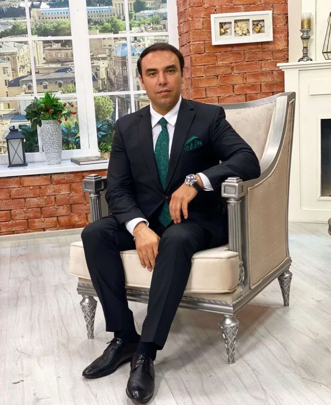 İlkin Əhmədov yeni aldığı maşınını vurub