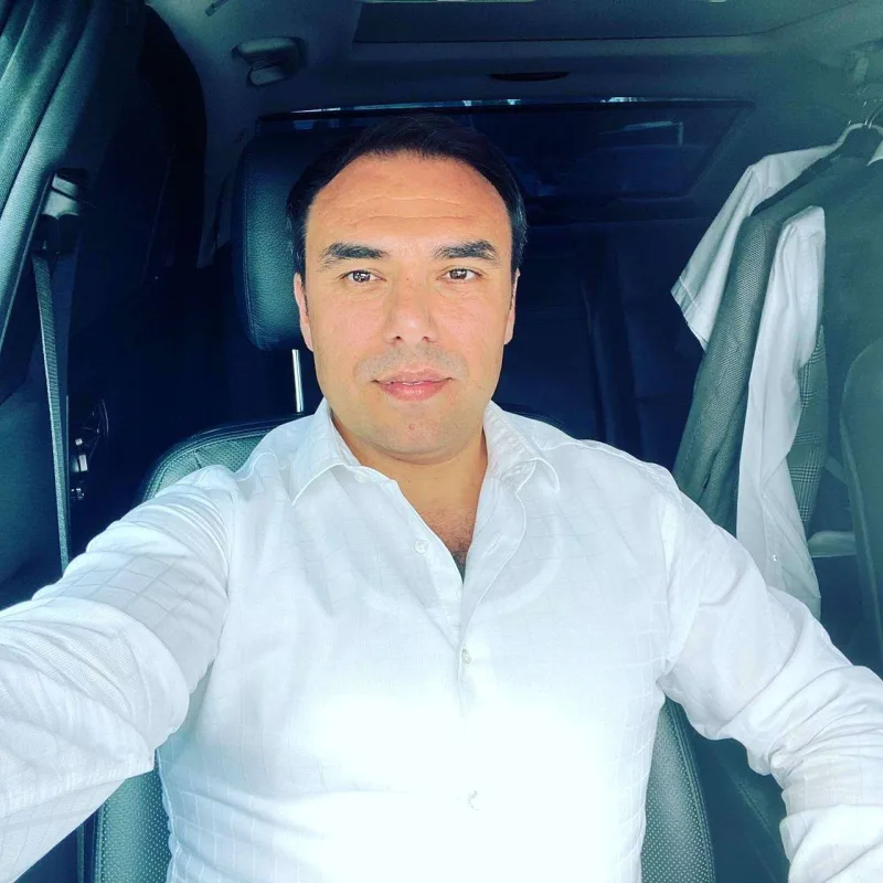 İlkin Əhmədov yeni aldığı maşınını vurub