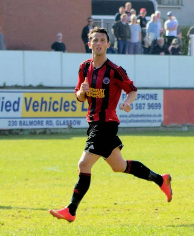 Tarixə düşən futbolçu dünyasını dəyişdi