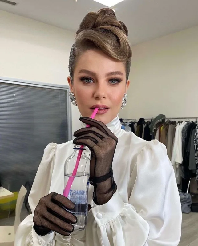 Burcu, yoxsa Ebru?