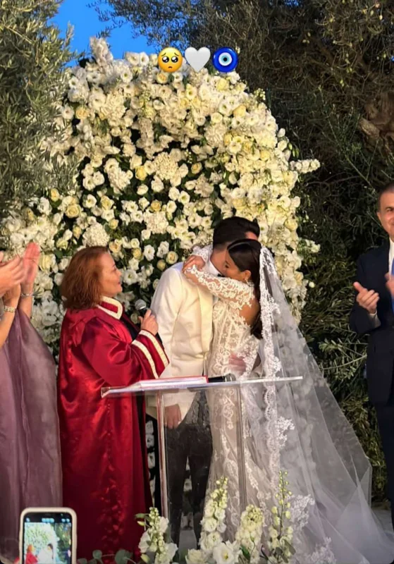 Sibel Can oğlunu evləndirdi