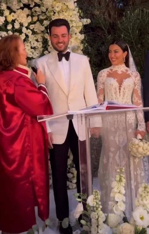 Sibel Can oğlunu evləndirdi