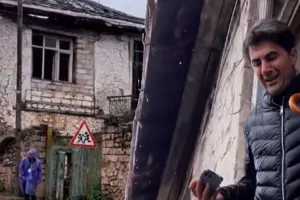 Zaur babasının Şuşadakı evində