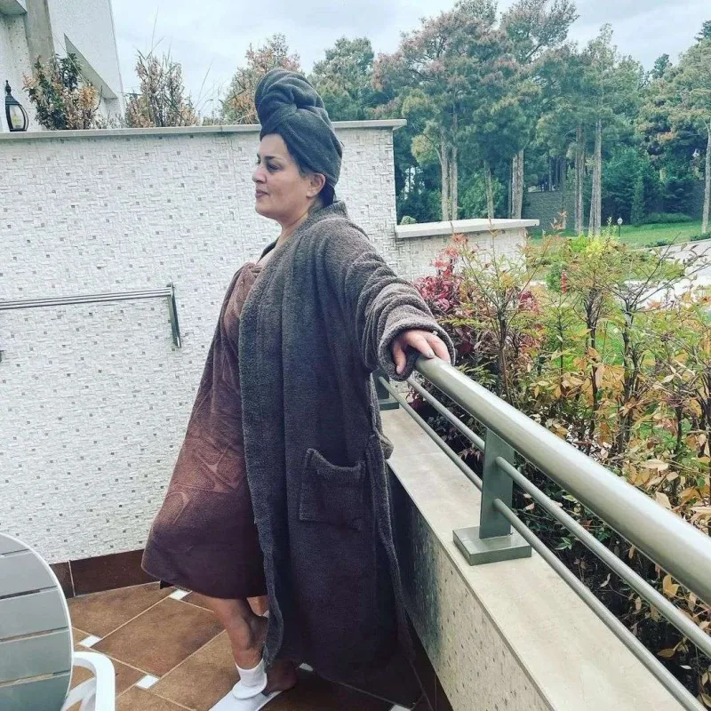 Elza hamam xələtində pozalar verdi