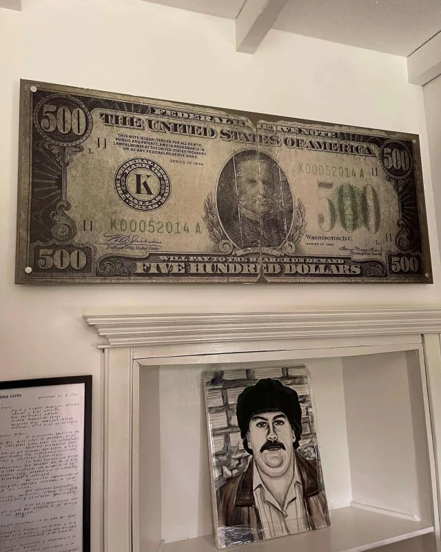 Nura Suri Eskobarla bir arada