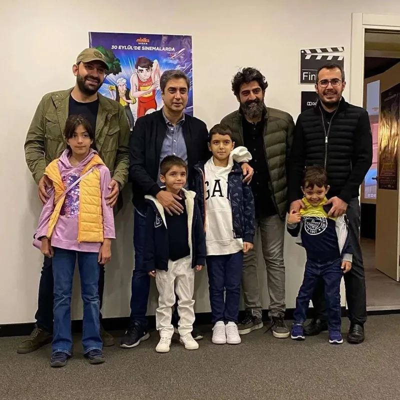 İlk dəfə oğullarını paylaşdı