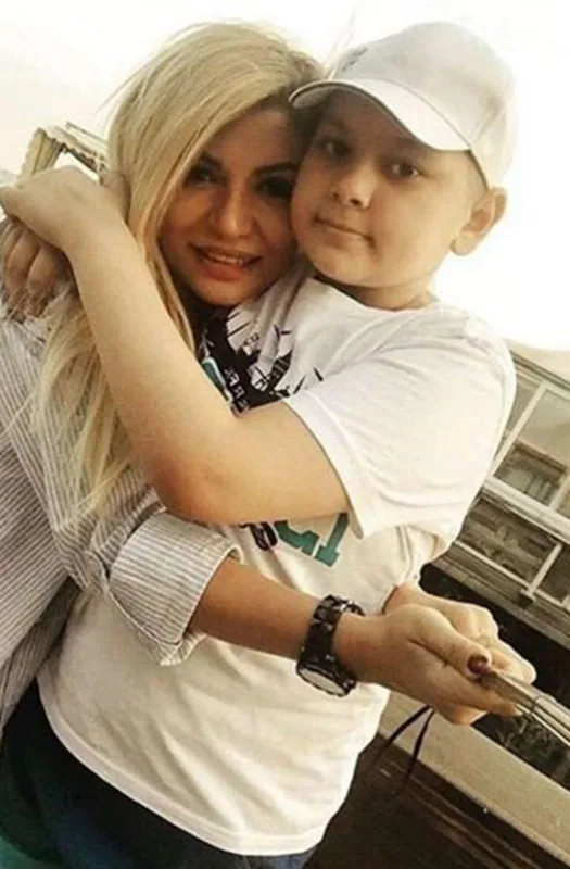 Afaq vəfat edən oğlunu paylaşdı