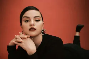 Selena Qomez onunla görüntüləndi