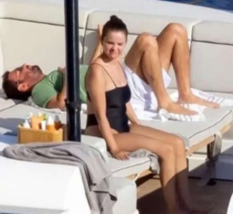 Selena Qomez onunla görüntüləndi