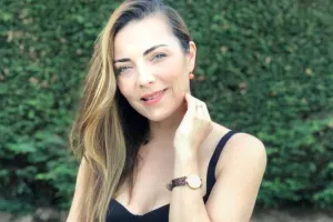 Burcu hamilə olduğunu açıqladı