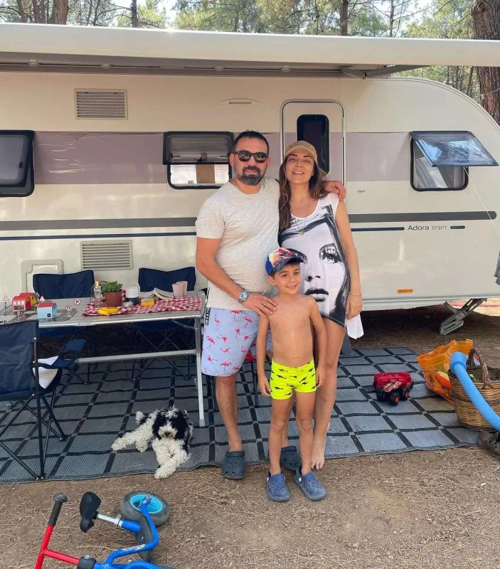 Burcu hamilə olduğunu açıqladı