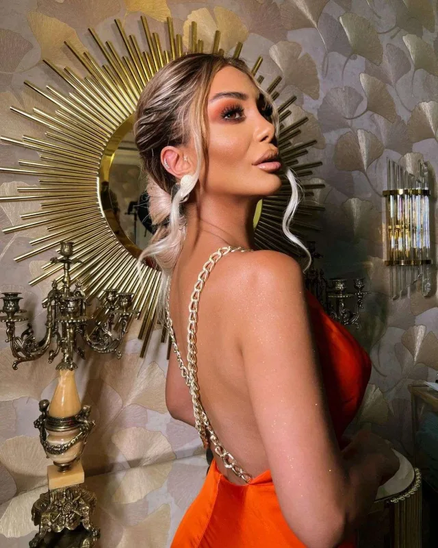 Çinarə hər kəsi aldadıb?