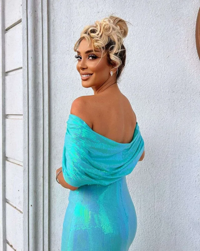 Çinarə hər kəsi aldadıb?