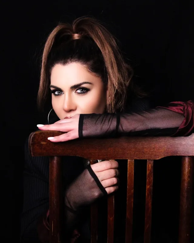 Xatun oğlu üçün elçi getdi