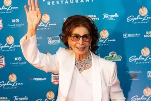 88 yaşında göz oxşadı