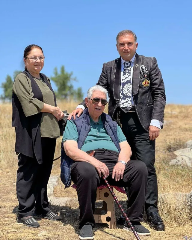 Arif Babayev xanımı ilə Şuşada