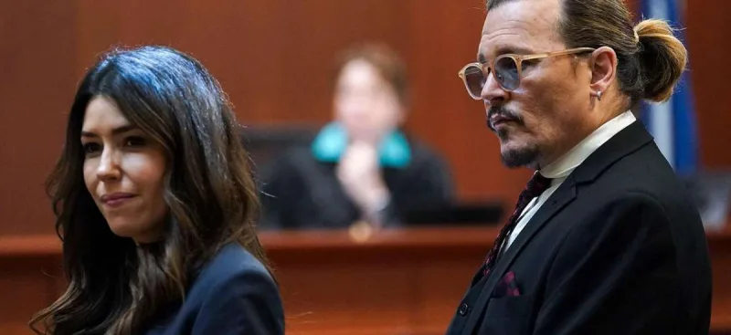 Coni vəkili ilə sevgilidir?