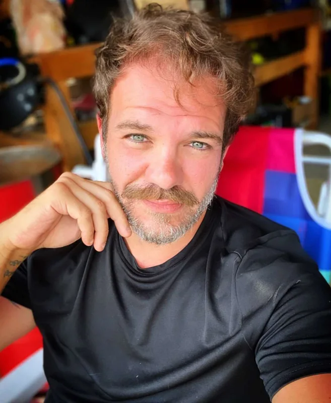 İllər sonra Günaydan olan oğlunu paylaşdı