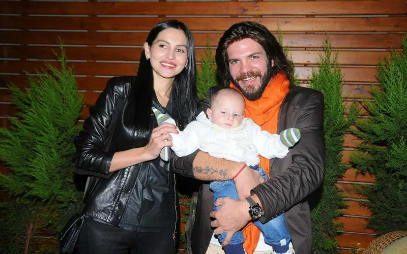 İllər sonra Günaydan olan oğlunu paylaşdı