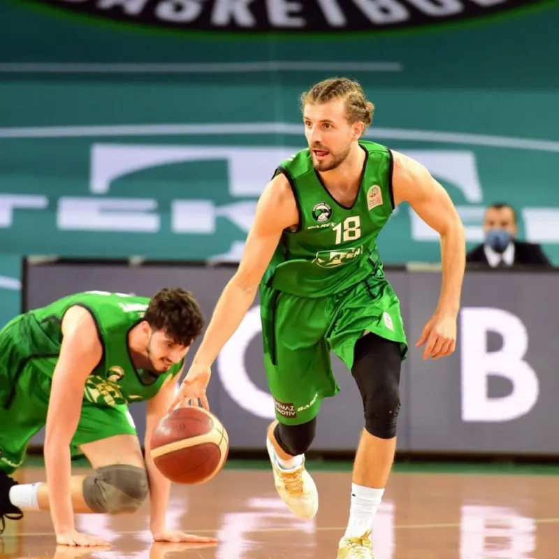 Özünə yeni sevgili tapdı