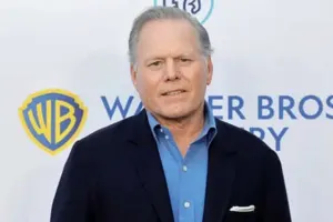 “Warner Bros” 825 milyon dollar itirdi