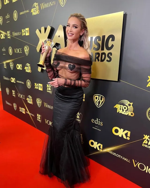 Olqa transparan geyimi ilə diqqət çəkdi