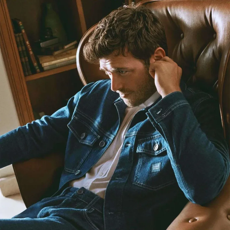 Oğlu ilə ilk xatirəsini qoluna həkk etdirdi