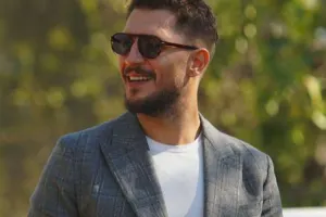 Uraz niyə dırnaq boyasından istifadə edib?